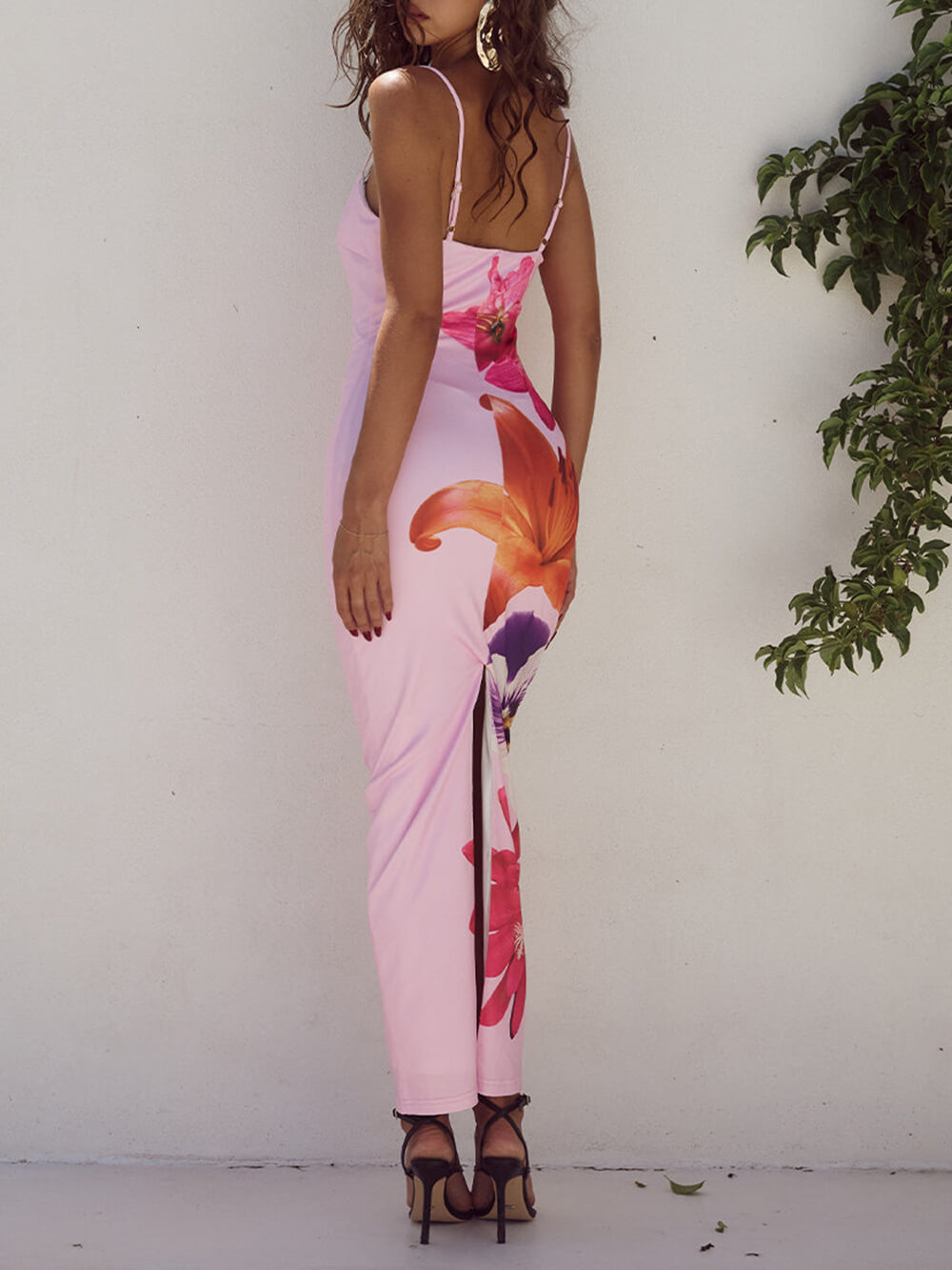 Robe mi-longue à bretelles à imprimé floral violet Unique