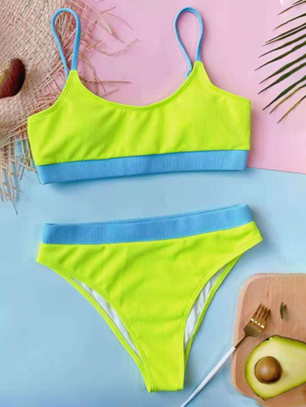 Débardeur à col en U cousu, bikini fendu à la mode