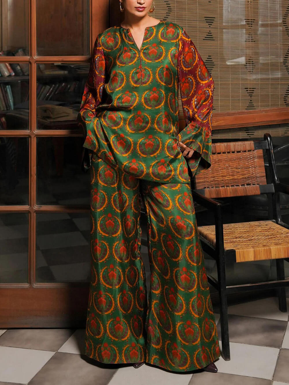 Unique Satin Bold Ethnic Print Loose Elastic Waist Pocket Wide-Leg Pants