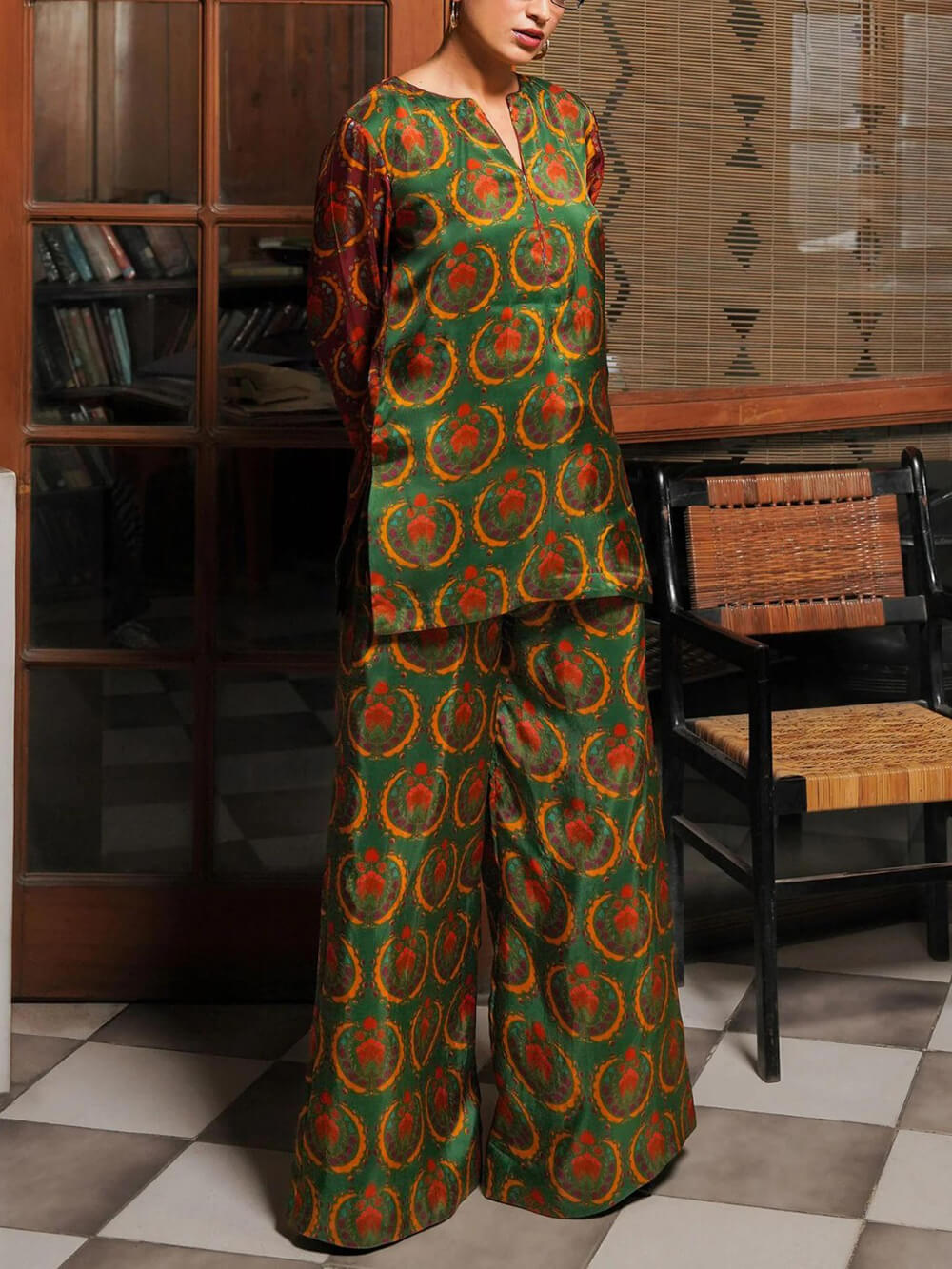 Unique Satin Bold Ethnic Print Loose Elastic Waist Pocket Wide-Leg Pants