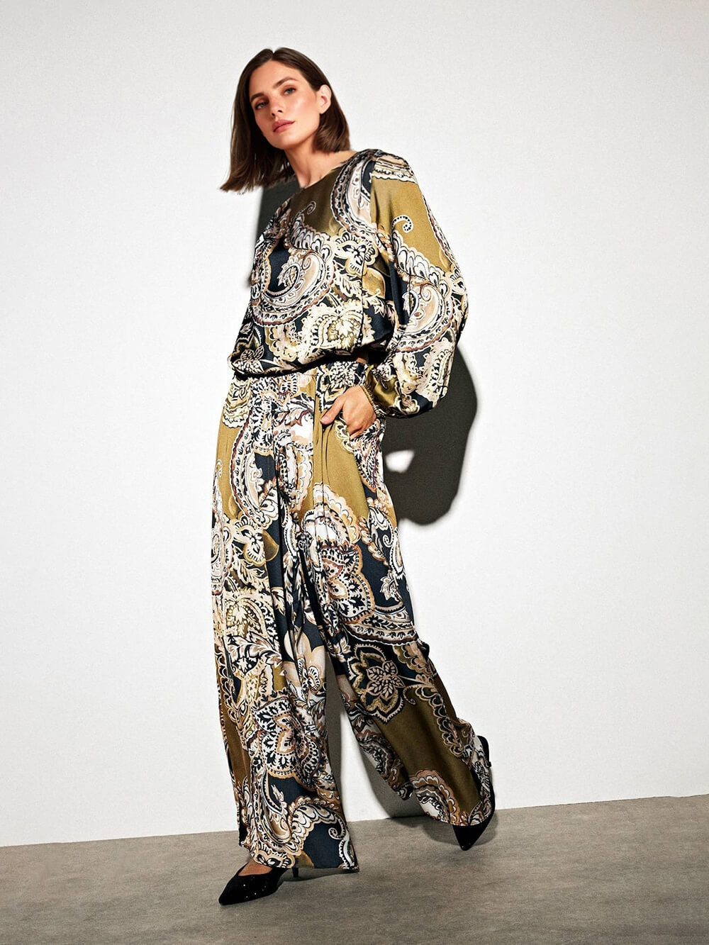 Exquisite Paisley Print Bubble Hem Blouse
