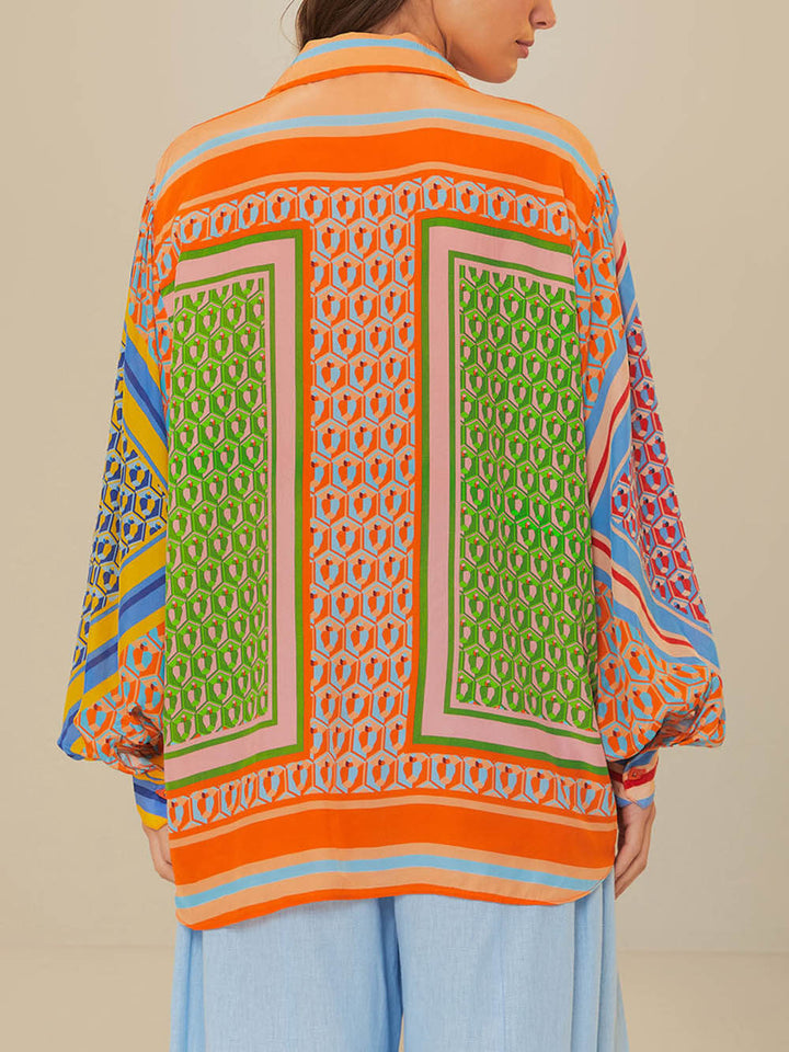 Camicia ampia con bottoni e maniche a palloncino con stampa colorata unica