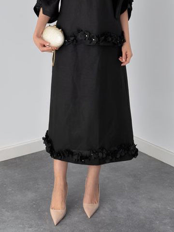 Exquisite Floral Embroidered Top And Skirt Two-Piece Set