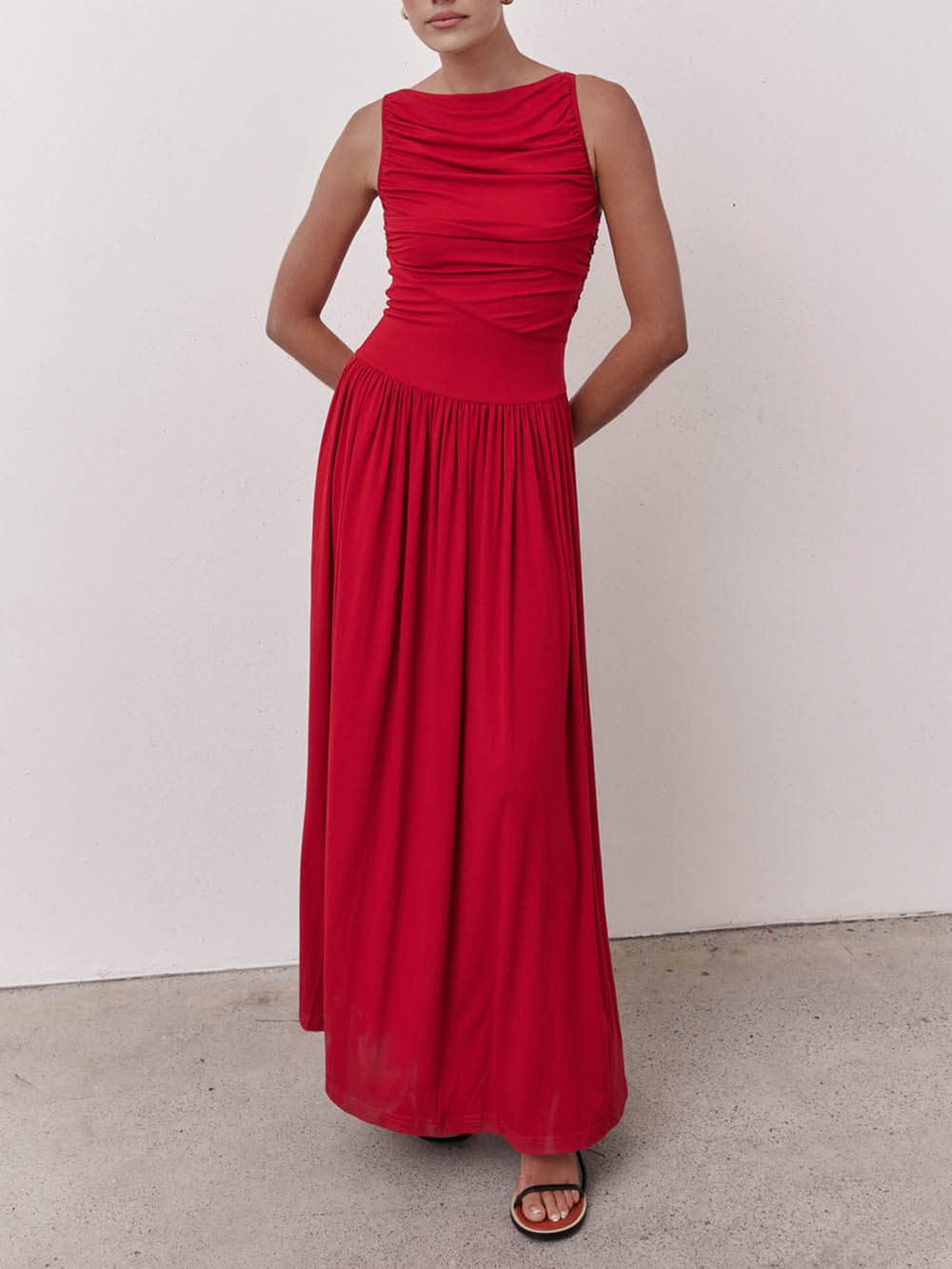 Elegante geplooide mouwloze maxi-jurk
