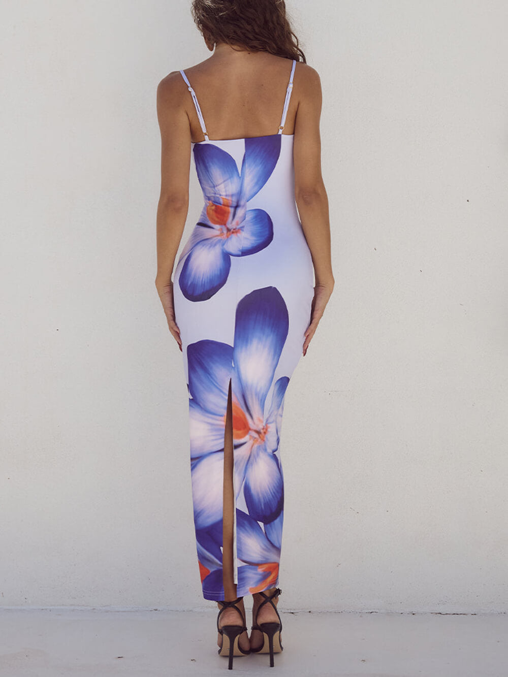 Robe mi-longue à bretelles à imprimé floral violet Unique