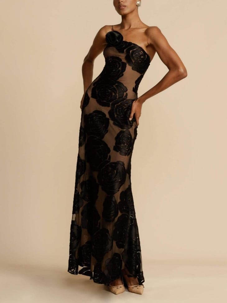 Robe longue à fleurs brûlées en trois dimensions à fleurs roses