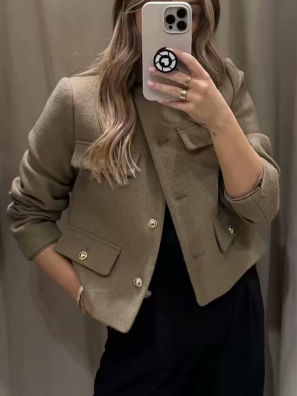 Krátká bunda s knoflíkem ve stylu Chanel