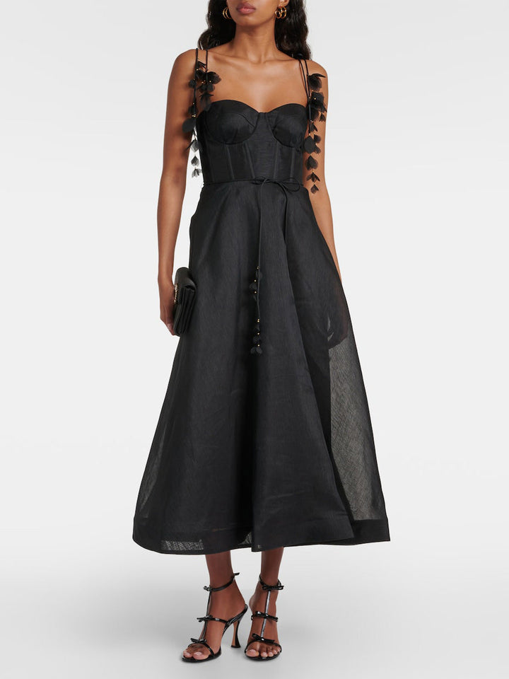 Robe mi-longue à pétales élégante et sophistiquée