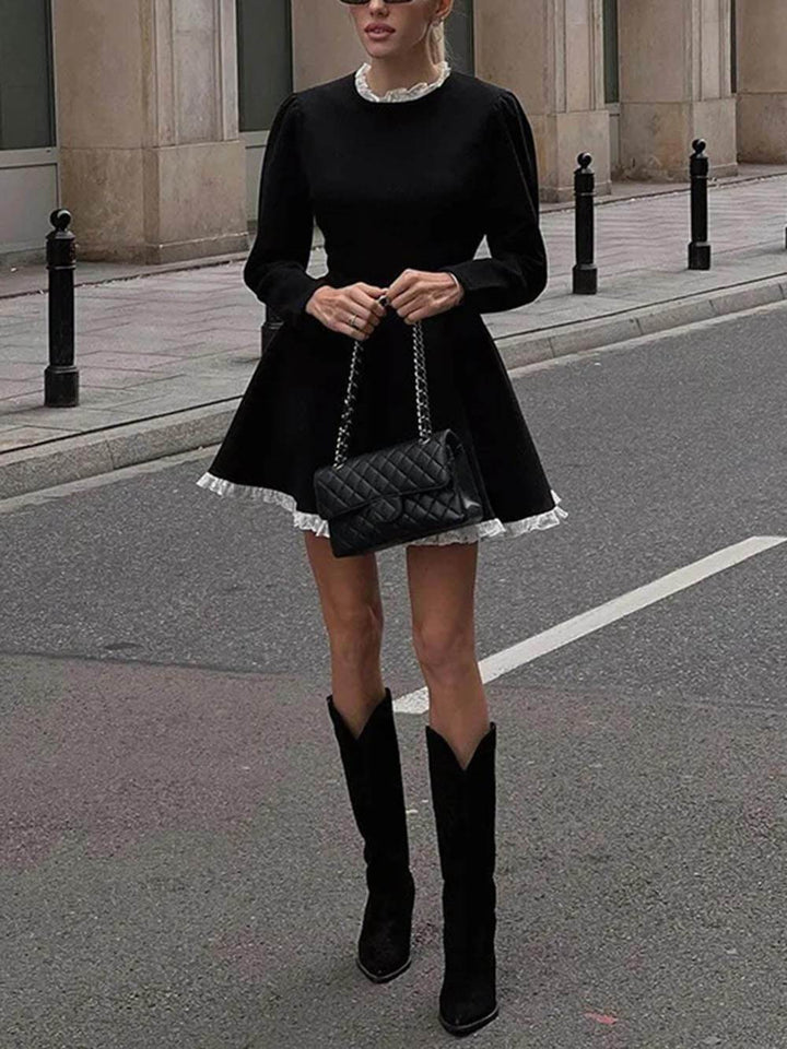 Elegante mini-jurk met kanten paneel, hoge taille en lange mouwen