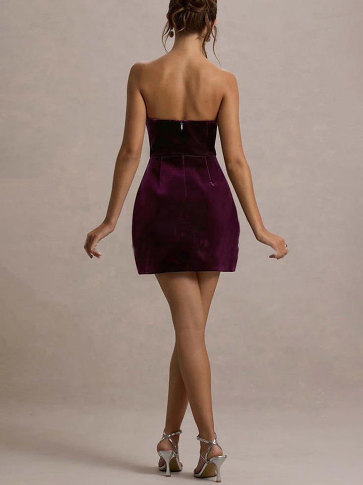 Elegant fløjlsjuveludsmykket bandeau-minikjole
