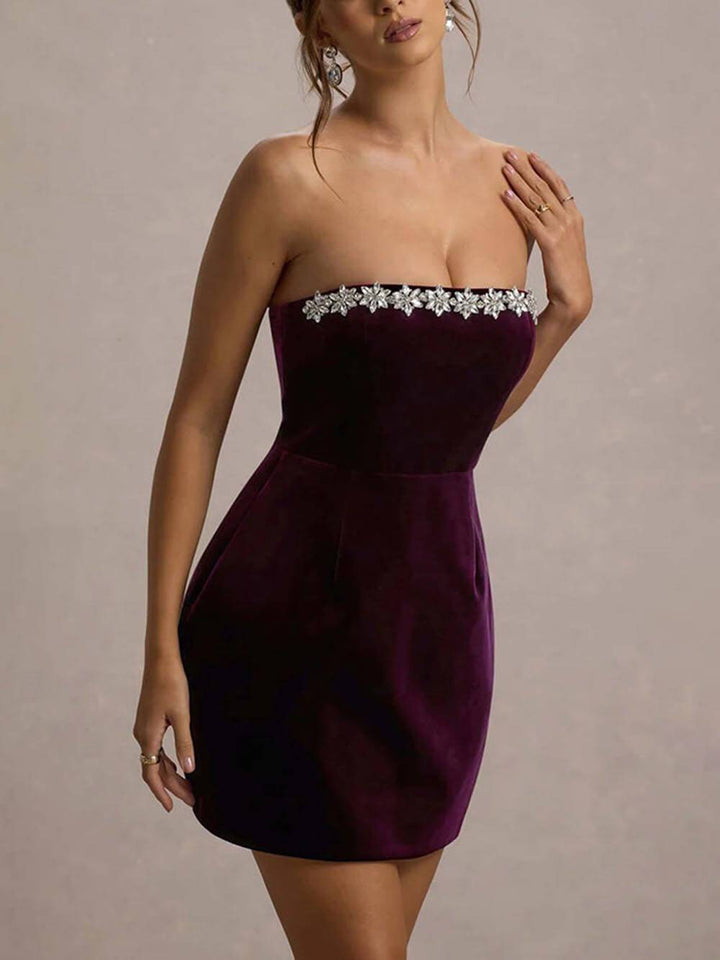 Elegant fløjlsjuveludsmykket bandeau-minikjole